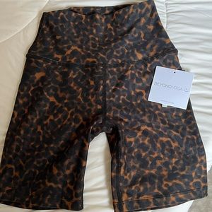 Beyond Yoga Biker Shorts Womens XS Tortoise Brown